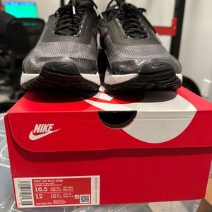 Nike air max 2090 black white wolf grey size 10.5